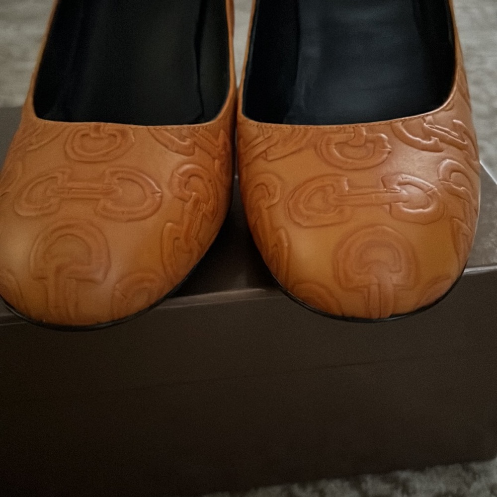 Gucci embossed leather wedge- 💯 authentic